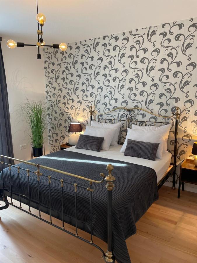 Apartments Cliff ไพราน ภายนอก รูปภาพ